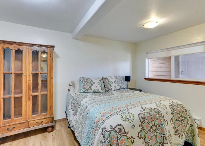 Mckinleyville Getaway W/ Hot Tub & Ocean Views!
