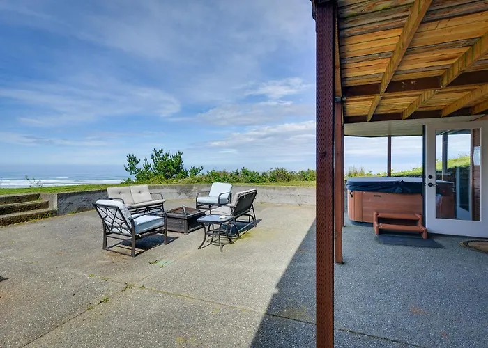 Mckinleyville Getaway W/ Hot Tub & Ocean Views!