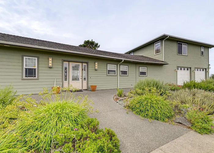 Crescent City Getaway W/ Panoramic Ocean Views!